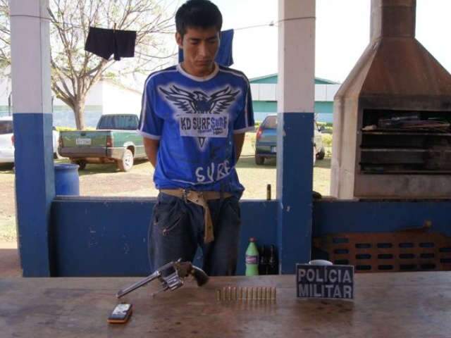  Homem &eacute; preso ap&oacute;s trocar tiros com a Pol&iacute;cia em Caarap&oacute;