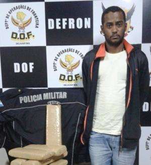 Mineiro &ldquo;mula do tr&aacute;fico&rdquo; &eacute; preso com mala recheada de maconha