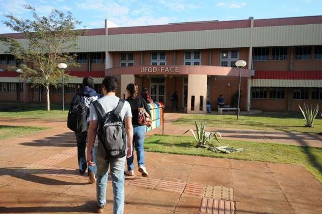 Estudantes de escolas p&uacute;blicas de MS t&ecirc;m isen&ccedil;&atilde;o em vestibular da UFGD