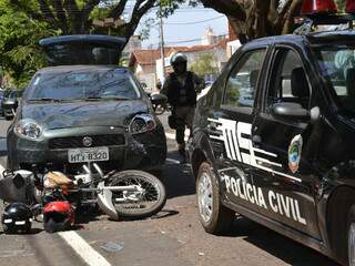 Acidente interditou uma quadra da avenida Mato Grosso, entre as ruas Rui Barbosa e 13 de Maio. (Foto:Minamar Júnior) 