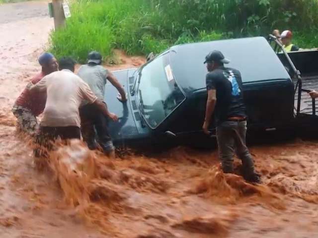 S&oacute; problema: chuva sem tr&eacute;gua piora situa&ccedil;&atilde;o na Ch&aacute;cara dos Poderes