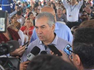 Governador Reinaldo Azambuja (PSDB) em entrevista durante agenda pública nesta manhã (Foto: Marina Pacheco)
