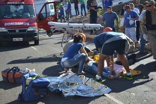 Mulher pulou de viaduto na avenida Afonso Pena e teve politraumatismo. (Foto: Fernando Antunes)