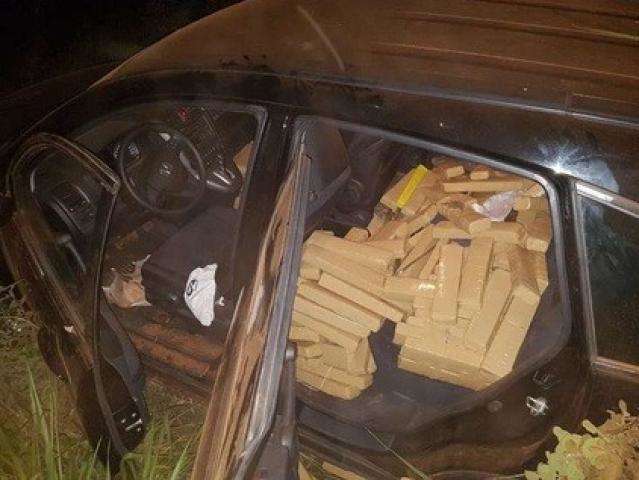 Persegui&ccedil;&atilde;o tem acidente e apreens&atilde;o de 700 quilos de maconha 