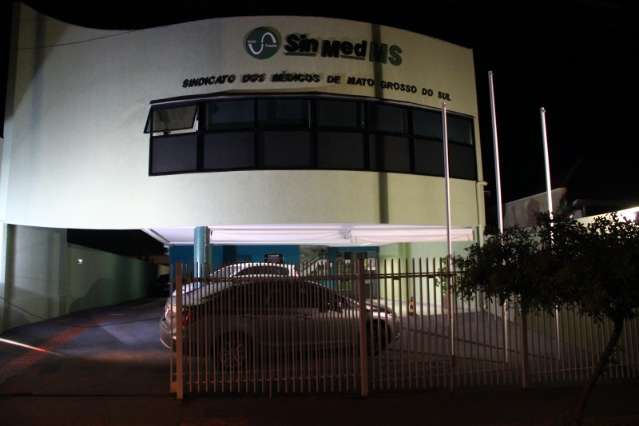 Para ter gratifica&ccedil;&otilde;es de volta, m&eacute;dicos suspendem greve nesta ter&ccedil;a