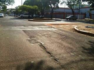 Trecho da Avenida Joaquim Teixeira Alves que vai ser recapeado com verba estadual (Foto: Janete Radai)