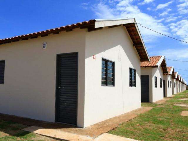 Governo de MS entrega 120 casas e retira fam&iacute;lias de &aacute;rea do antigo lix&atilde;o