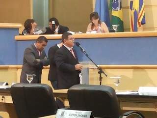 Paulo Pedra criticou prefeitura por permitir uso de área doada como hipoteca para financiamento (Foto: Kleber Clajus)