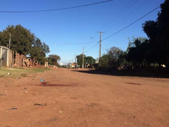 Jovem &eacute; morto e irm&atilde;o baleado por atirador em carro no Jardim Noroeste 