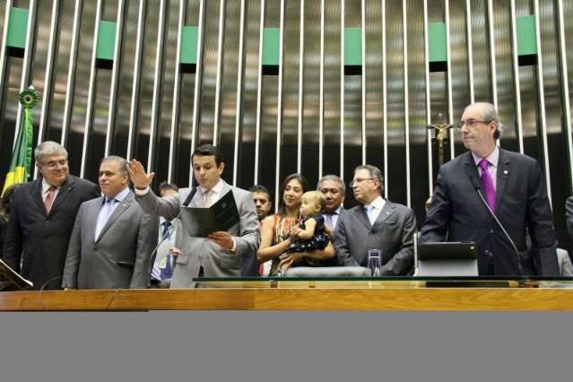 Elizeu toma posse na C&acirc;mara Federal e promete defender a fam&iacute;lia e 3&ordm; setor