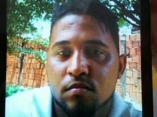 Traficante ainda não teve o nome descoberto, mas PRF conseguiu a foto dele através do perfil do WhatsApp (Foto: Divulgação/PRF)