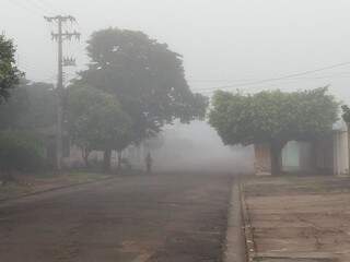 Visibilidade ficou menor logo nas primeiras horas do dia em Campo Grande (Foto: Liniker Ribeiro)