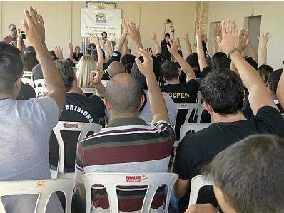 Agentes penitenci&aacute;rios param no domingo e suspendem visitas a presos 