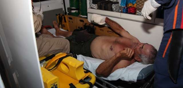 Casal de comerciantes &eacute; esfaqueado ao tentar impedir a assalto