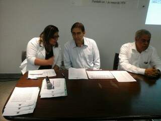 Bernal participa de assinatura de convênios na esplanada (Foto: Leonardo Rocha)