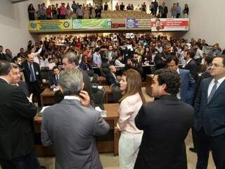 Pressionados pelos servidores públicos, aliados do governo reforçam oposição. (Foto: Victor Chileno/ALMS)