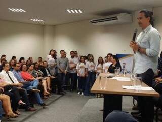 Prefeito Marquinhos Trad durante seminário sobre atendimento humanizado, na tarde desta quarta-feira (10). (Foto: Anahi Gurgel)