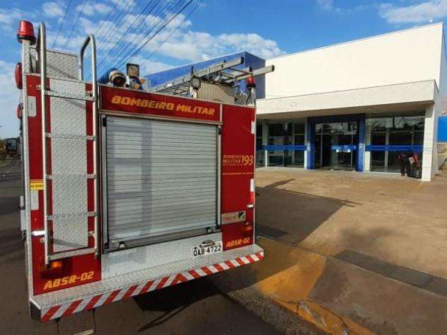 Bombeiros isolam ag&ecirc;ncia banc&aacute;ria ap&oacute;s alerta de fuma&ccedil;a em caixa
