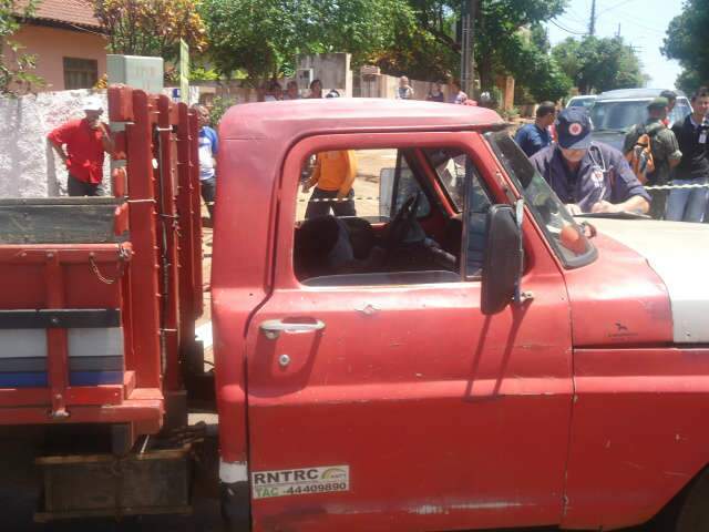  Homem &eacute; morto a tiros enquanto dirigia caminh&atilde;o na Mascarenhas de Morais 