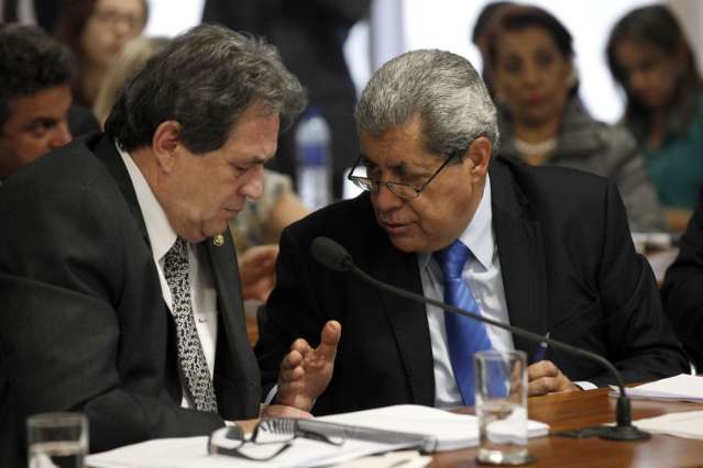 Moka e Puccinelli oferecem ajuda para v&iacute;timas de tornado no MS