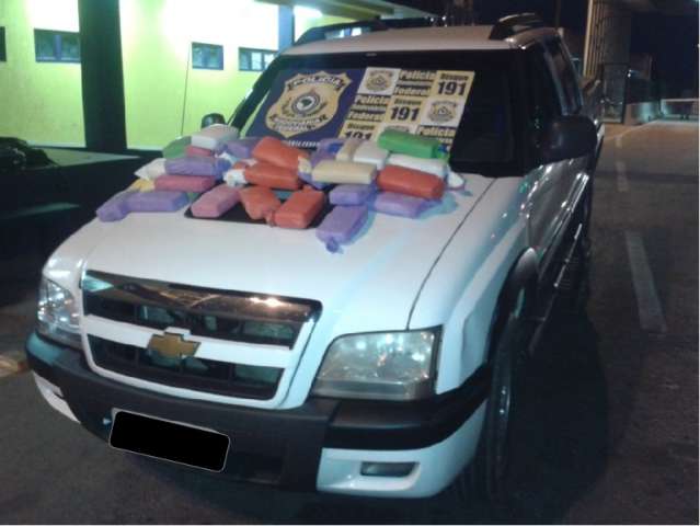 Mulher &eacute; presa ao transportar 46 quilos de coca&iacute;na em tanque de combust&iacute;vel