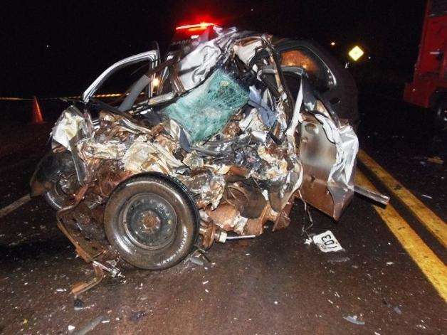 Colis&atilde;o frontal entre carro e caminh&atilde;o mata motorista na rodovia MS-276