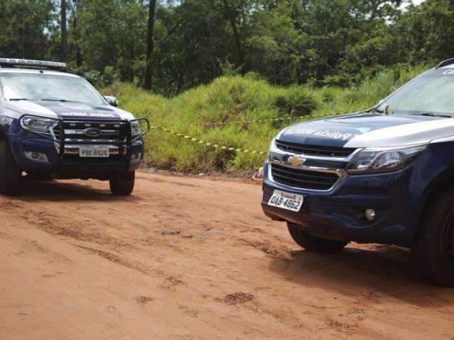 Homem encontrado nu em estrada foi assassinado a facadas, diz per&iacute;cia