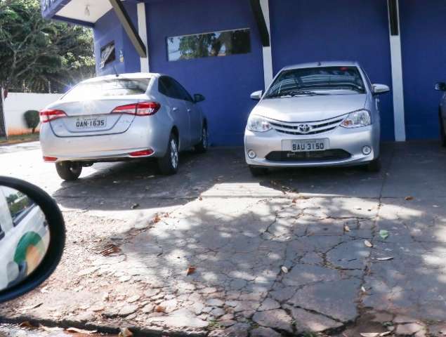 Restaurantes avan&ccedil;am &quot;na cara dura&quot; em cal&ccedil;adas da Avenida Bom Pastor 