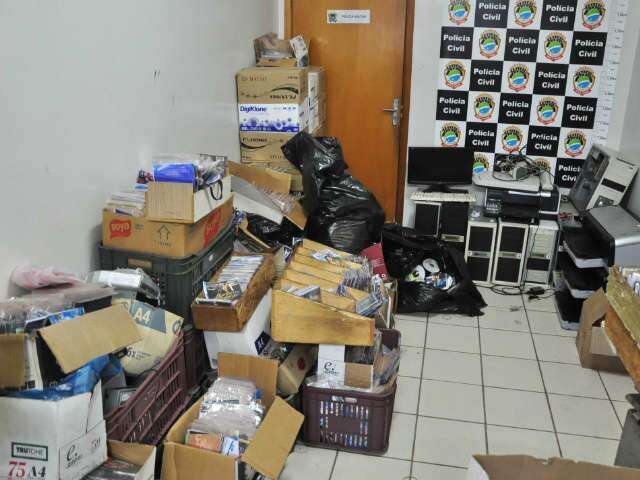  Den&uacute;ncia de furto feita por dono levou pol&iacute;cia &agrave; f&aacute;brica de DVDs piratas