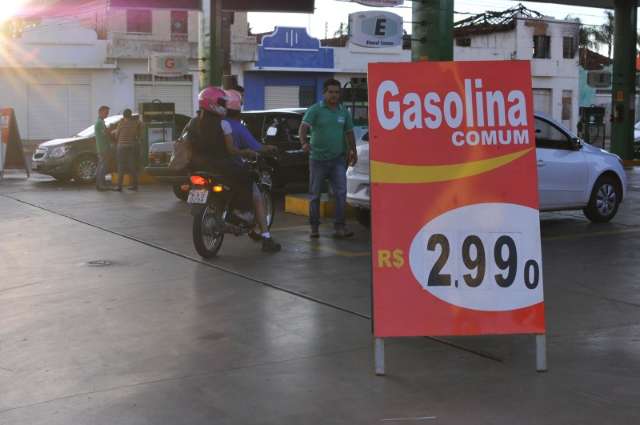 Pre&ccedil;o cai novamente e gasolina volta a apresentar vantagem sobre o etanol