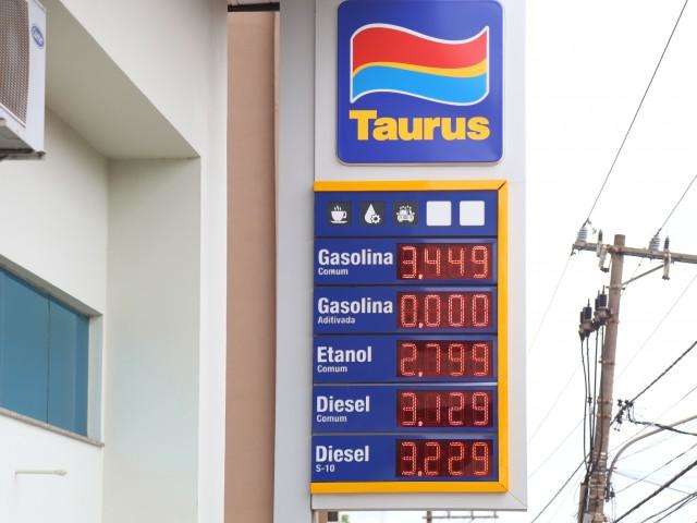 Ano come&ccedil;a com aumento e gasolina custando acima de R$ 3,40 o litro