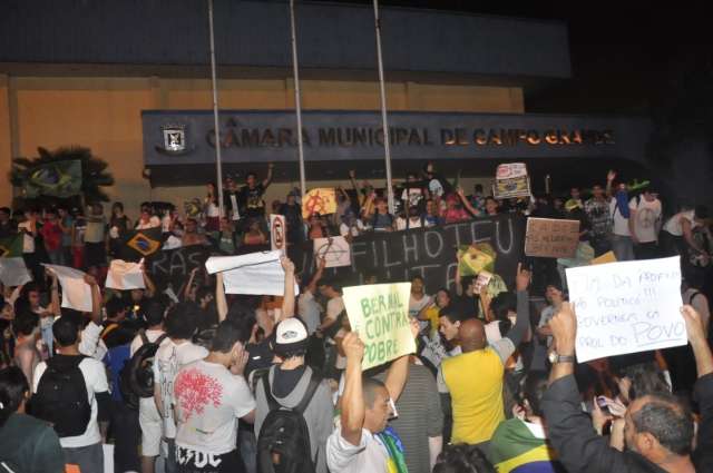 Na C&acirc;mara, gritos contra o caf&eacute; da manh&atilde; dominaram protestos