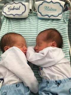 Gêmeos recém-nascidos. (Foto: Arquivo Pessoal)