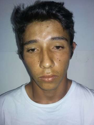 DOF recupera carro furtado por jovens e adolescente 