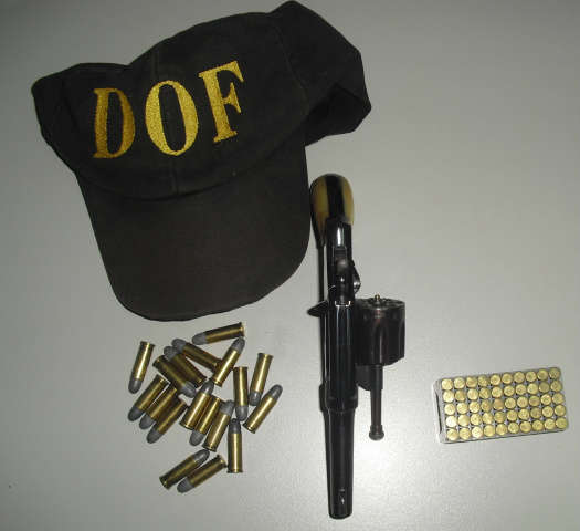  Homem &eacute; flagrado com rev&oacute;lver e muni&ccedil;&otilde;es de diversos calibres em Caarap&oacute;