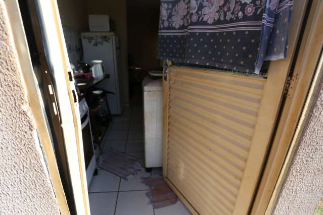Na ca&ccedil;a a bandido, PM invade casa e causa p&acirc;nico em m&atilde;e e filho de 2 anos