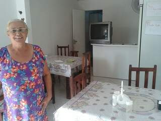 Dona Maria Aparecida trabalhou mais de 50 anos para juntar R$ 19 mil e abriu um pequeno restaurante, mas, agora, corre o risco e precisar fechar as portas (Fotos: Lidiane Kober)