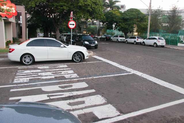 &quot;Na surdina&quot;, ruas de escrit&oacute;rios e cl&iacute;nicas se tornam m&atilde;o &uacute;nica