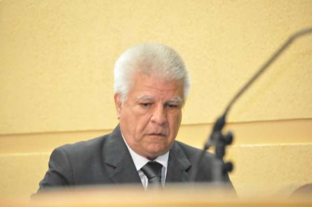 Na tentativa de encerrar greve, vereadores e m&eacute;dicos se re&uacute;nem com prefeito 