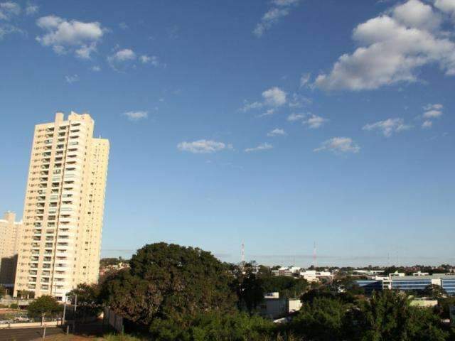 Há quase 1 mês sem chuva, tempo continua seco com máxima de 33ºC