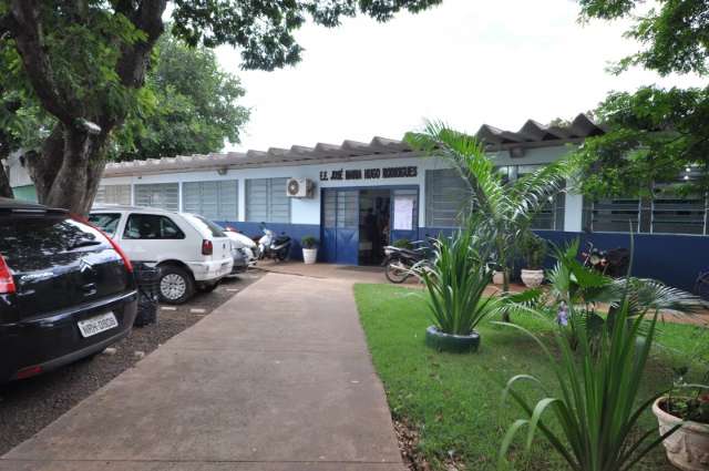 Dire&ccedil;&atilde;o n&atilde;o comenta morte de adolescente, mas diz que ela era &quot;aluna tranquila&quot;