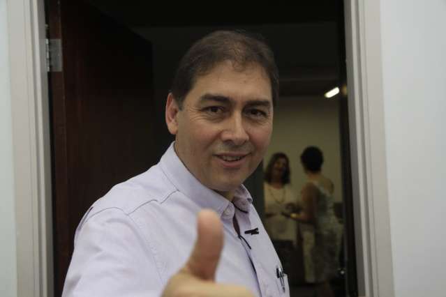 Bernal diz que trabalha feliz, mesmo com investiga&ccedil;&atilde;o que pode cass&aacute;-lo