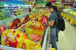 Terceira pesquisa feita pelo Procon constatou que a diferença de preço continua alta nos supermercados de Dourados (Foto: Eliel Oliveira)
