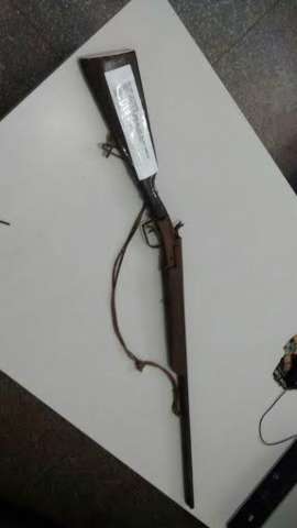 Homem &eacute; preso com arma de ca&ccedil;a e muni&ccedil;&otilde;es ilegais em assentamento 