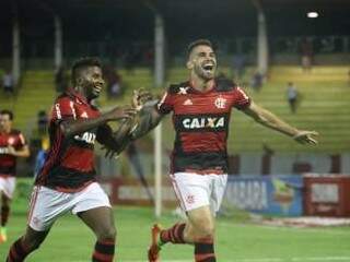 Felipe Vizeu comemora o gol da vitória rubro-negra. (Foto: Gilvan de Souza/Flamengo)