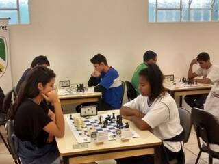Disputam no xadrez aconteceram no masculino e feminino. (Foto: Divulgação/Fesmax)