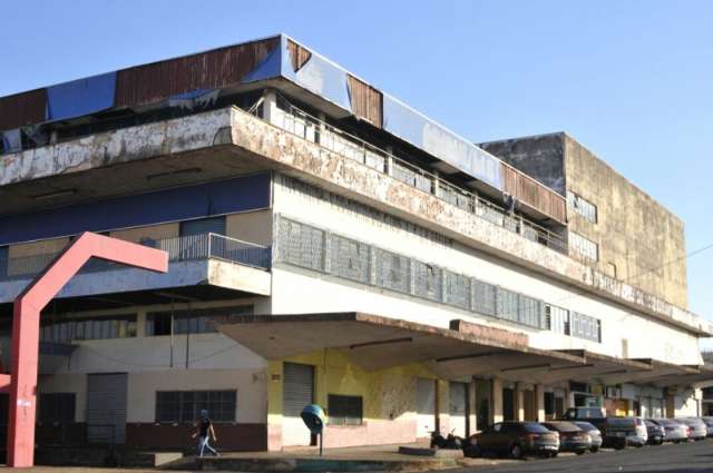 Sem apoio da prefeitura, esperan&ccedil;a mant&eacute;m lojistas na 'rodovi&aacute;ria velha'