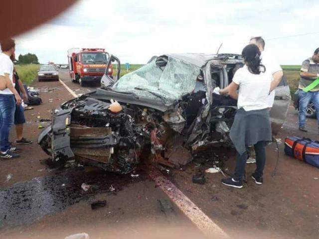 Homem morre em colis&atilde;o entre tr&ecirc;s ve&iacute;culos na rodovia BR-463