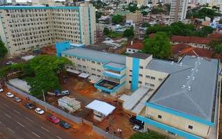 O Hospital do Trauma, anexo à Santa Casa, em Campo Grande, está em fase de conclusão 21 anos após o início da obra e deverá ser entregue no início de 2018. (Foto: Chico Ribeiro)