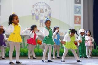 A abertura do evento contou com a apresentação de dança de crianças do pré-escolar. (Foto: Anália A T Ientzsch)